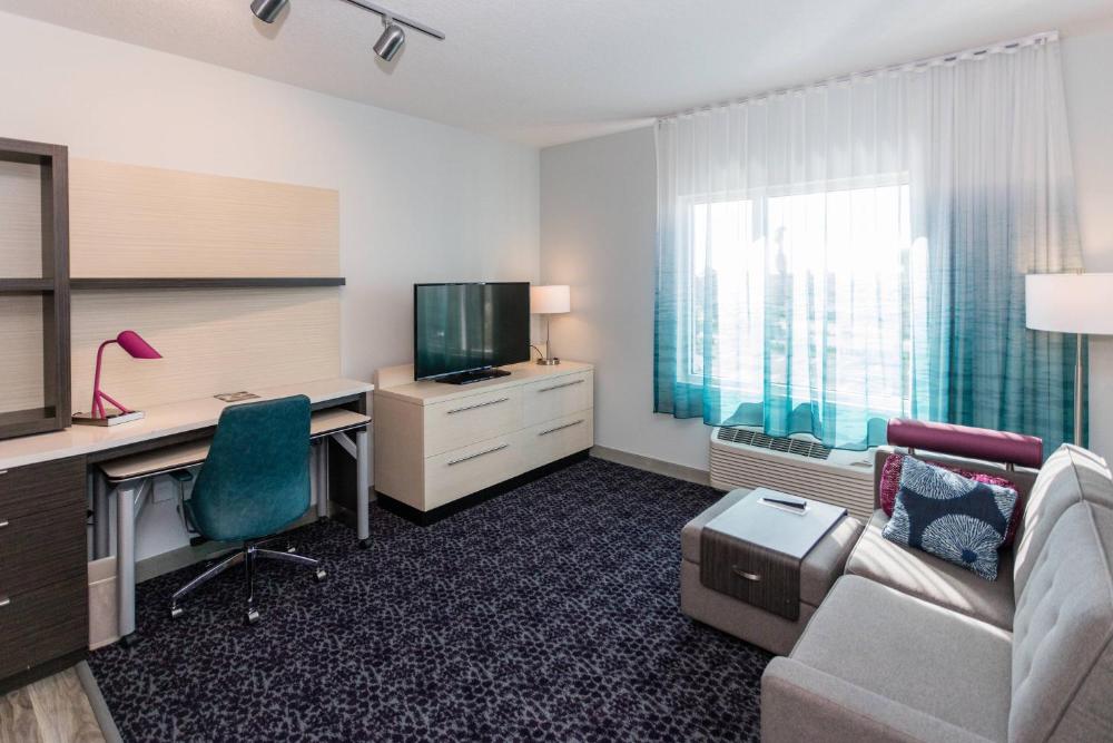 1 Bedroom Suite, 2 Queen, Sofa bed interior